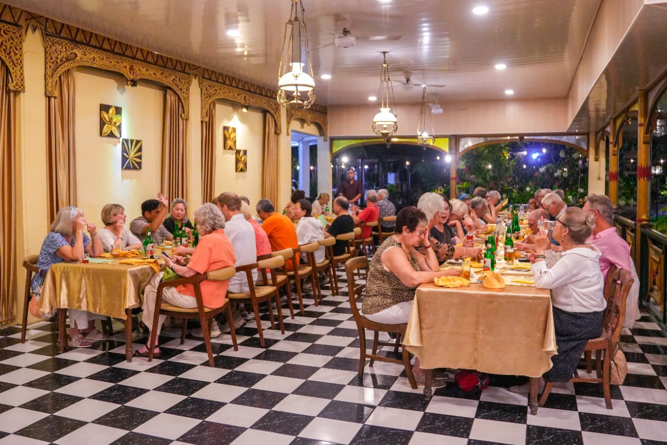 Ruang makan peserta