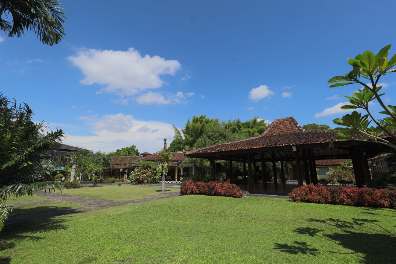 Pendopo joglo dan area acara Tasneem Hotel